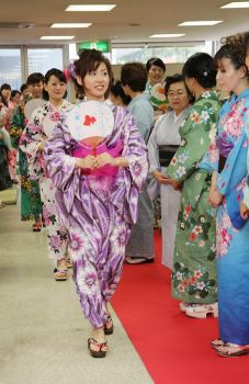 �F�Ƃ�ǂ�̗���